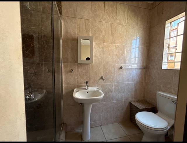 3 BEDROOM APARTMENT FOR SALE IN WATERVAL EAST